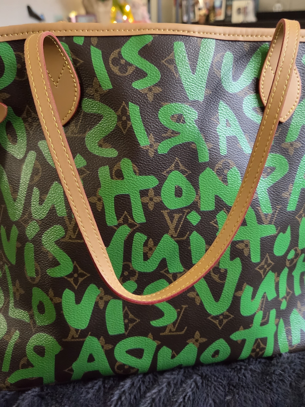 Green Graffiti Neverfull Tote Bag With Pouch - Picture 7 of 11